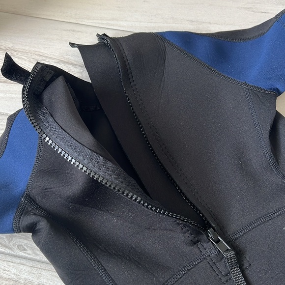 • Neosport wetsuit, size 6 • - Picture 6 of 7